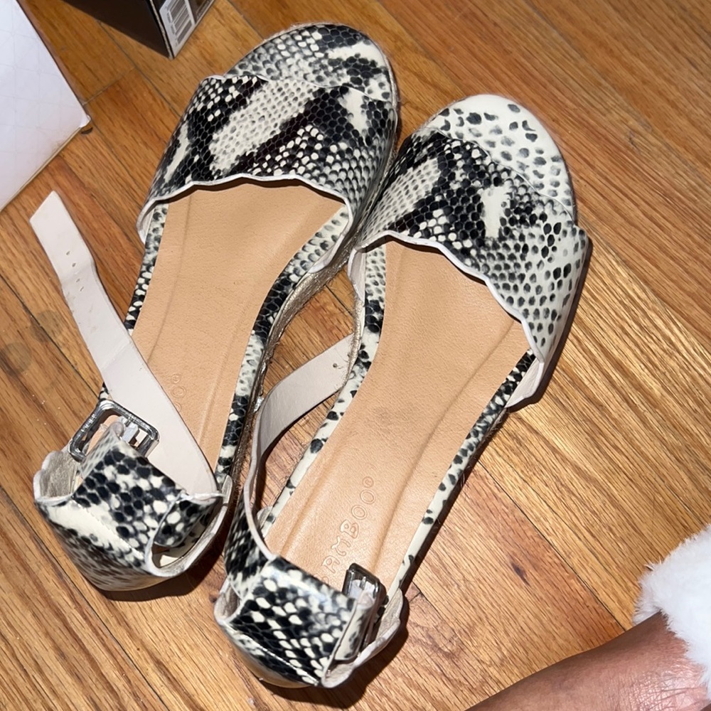 BRAND NEW ‼️ WOMEN SANDALS ‼️ SIZE 7